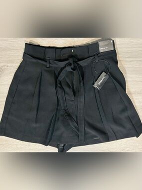 NWT Express Women’s Black Pleated Mini Shorts with Self-Tie Waist. High Waist